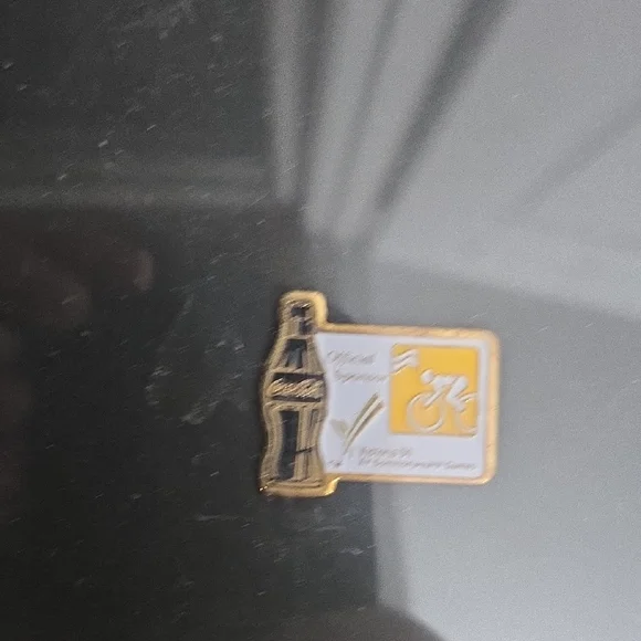 Vintage 1994 Coca-Cola Victoria Commonwealth Games Framed Pin Set (15 Pins) - Picture 6 of 9